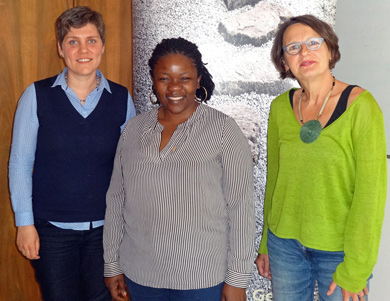 Bild: Dr. Annette Wiesheu (missio-Diözesanstelle Mainz), Thérèse Mema (Sozialarbeiterin und Therapeutin aus dem Kongo) und Anette Diehl (Frauennotruf Mainz)