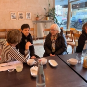 Auch Eva Weickart und Gisela Bill unterstützen die Aktion